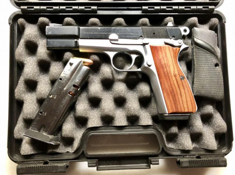 Vendo Pistola BROWNING/FN HP 35, del calibre 9x19,
En buen estado y muy poco uso, con 2 Cargadores bifilares,
Y 00