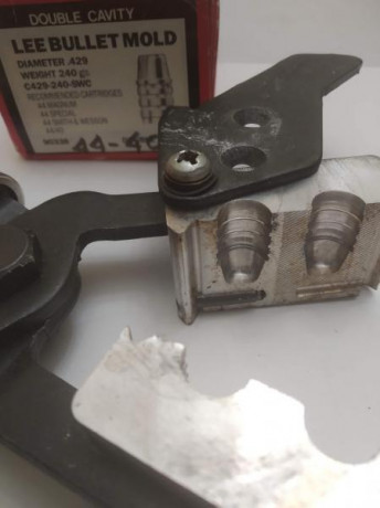 Vendo las siguientes turquesas LEE precio/u. 25 €, están en Madrid, si hay que enviarlas +6€:

.454 bola 12
