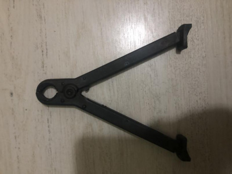 Vendo bipode Cetme C 40€ portes incluidos en península
Se encuentra en Cádiz 00