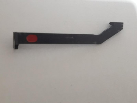 Se vende la aguja percutora nueva (se uso una vez) y el tornillo para disparar en seco, 
PRECIO: ambos 00