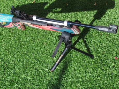 Dispongo de una carabina de competición Anschutz 2002 Superair con un conjunto de complementos, dispara 02