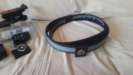 Hola,

Vendo citurón DAA para IPSC (El cinturón es una talla 38, correspondiente a un cinturón de 121 10