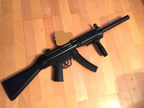 VENDIDA
Carabina alemana GSG5 del calibre .22 long Rifle. Emula, por las formas, al mítico MP5SD, con 02
