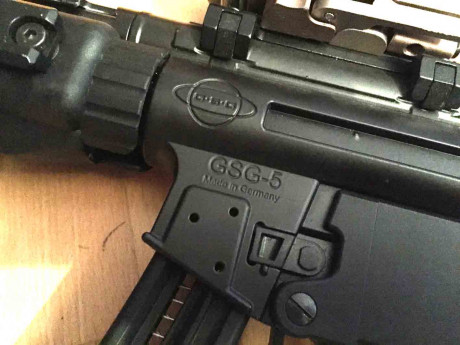 VENDIDA
Carabina alemana GSG5 del calibre .22 long Rifle. Emula, por las formas, al mítico MP5SD, con 00