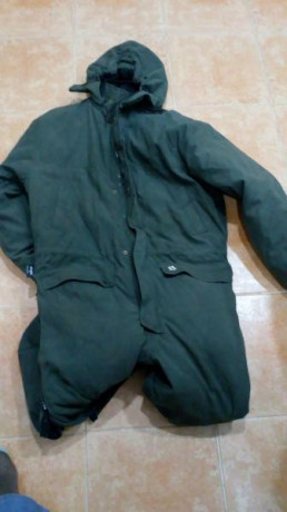 Vendo mono para esperas, marca deerhunter, totalmente nuevo puesto dos veces, talla 56 apertura en las 02