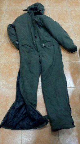 Vendo mono para esperas, marca deerhunter, totalmente nuevo puesto dos veces, talla 56 apertura en las 01