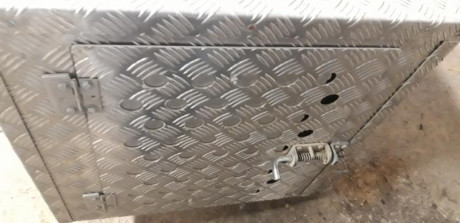 Buenas tardes vendo portaperros suspendido hecho por herrero en aluminio.precio 300 euros. 20190517_204723.jpg 01