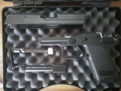 Hola, 
pongo en venta una pistola HK USP COMPAC de 9 mm. Parab. con tres cargadores. 
Esta en perfecto 12