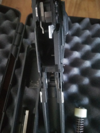 Hola, 
pongo en venta una pistola HK USP COMPAC de 9 mm. Parab. con tres cargadores. 
Esta en perfecto 10
