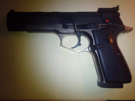 En venta LLAMA M 87 6" 9mm Parabellum, 180 euros puesta en IA.-

Dos cargadores y caja original plastico 02