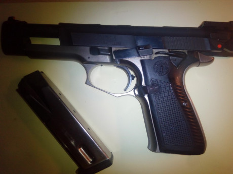 En venta LLAMA M 87 6" 9mm Parabellum, 180 euros puesta en IA.-

Dos cargadores y caja original plastico 00