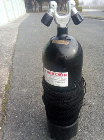 Hola, de vende botella de 12L de  aire comprimido marca FABER 230 bares.con culote , red y doble grifería.
Está 10
