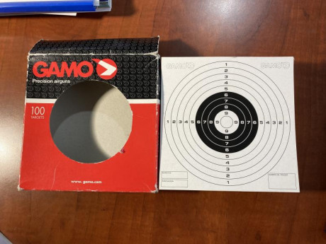 Hola sin uso en caja pistola COLT DEFENDER. “ botellas. Bolas.  Caza balines. y blancos que no salen en 20