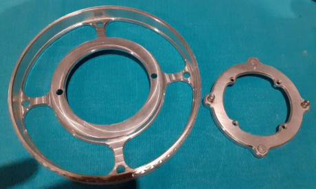 Hola

Venta de ruedas de paralaje para Kahles 1050FT.

La rueda es magnética (le permite sacarla y ponerla), 01
