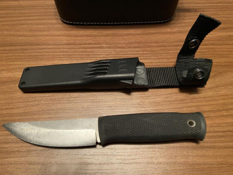 Vendo cuchillo Fallkniven H1 usado, pero con filo perfecto y sin mellas y con su funda original. Tal como 01