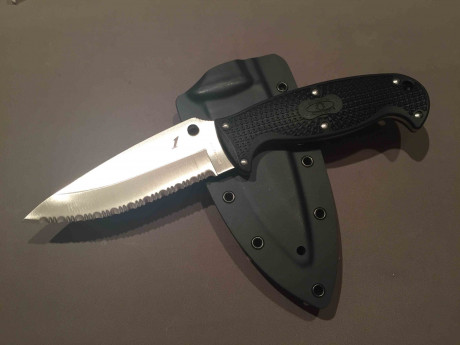VENDIDO, nuevo a estrenar. Cuchillo táctico Spyderco JumpMaster 2 con hoja de acero H1 que resiste inmersiones. 00