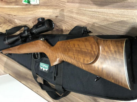Anschütz 1415-16 22lr en perfecto estado por no decir como nueva, con gatillo al pelo, tiene una precisión 12