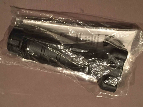 Se vende material AR15 y similar:

* Pistolete TangoDown BG-16 con alojamiento batería, 15 euros, más 02