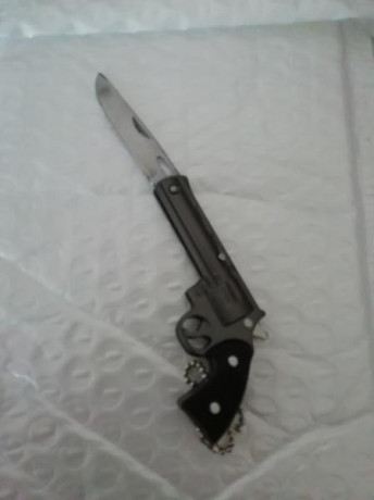 Dos rabizas de paracord a estrenar
Se venden por no usar 
Verde caqui y gris /negra
De regalo pequeña 10