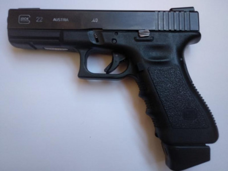 Vendo Glock modelo 22 en calibre 40 SW, de tercera generación, con sistema de amortiguación DPM, incluye 02