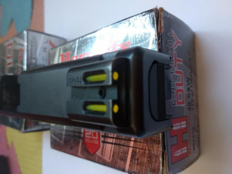 Vendo Glock modelo 22 en calibre 40 SW, de tercera generación, con sistema de amortiguación DPM, incluye 12
