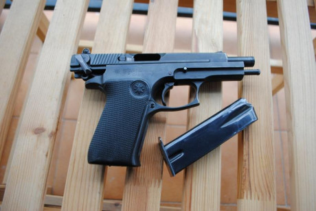 Hola,
Busco cambiar una muy cuidada  STAR M-30 , en cal. 9 mm Pb con 2 cargadores, en estado excepcional 01