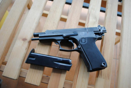 Hola,
Busco cambiar una muy cuidada  STAR M-30 , en cal. 9 mm Pb con 2 cargadores, en estado excepcional 00