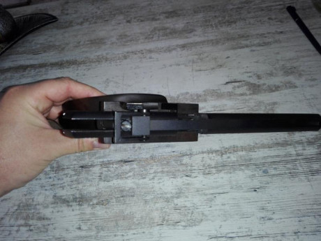 Vendo Pistola Browning FN internacional cal.22,poco uso ,con contrapeso (cañon),transportin y kit de limpieza.licencia 01
