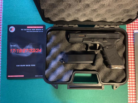 Vendo pistola completamente nueva de airsoft
Marca WE Glock 17 negra y dorada.
Factura de compra de Diciembre 02