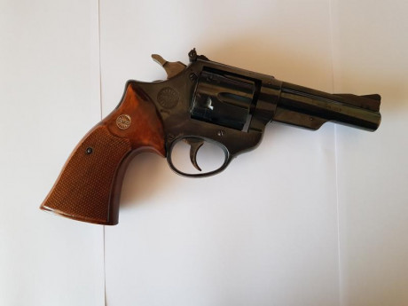 Buenas,

Vendo revólver Astra CGT Magnum 357 (38 Spl). Perfecto estado de conservación y gran precisión, 00