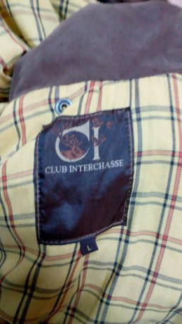 vendo chaqueton de caza de tres cuartos ( tipo cowboy) con capa trasera, de la prestigiosa marca  Club 01