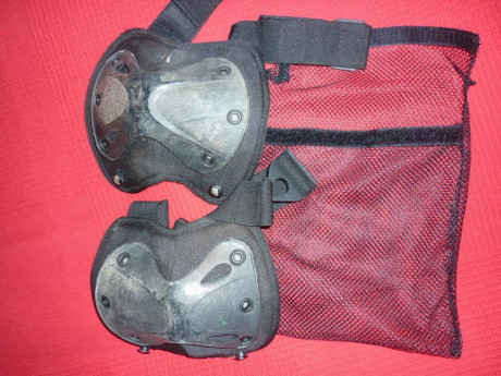 - Rodilleras Hatch, usadas durante un curso DDM de una semana.
-Rodilleras de neopreno Helikon para pantalones 02