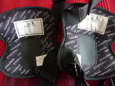 - Rodilleras Hatch, usadas durante un curso DDM de una semana.
-Rodilleras de neopreno Helikon para pantalones 01