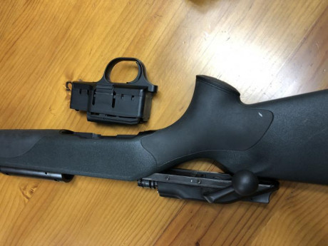 VENDO BLASER R8 PROFESIONAL 300 WEATHERBY cargador desmontable, cañon acanalado con MAGNAPORT. Va preparado 10