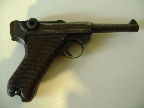 Vendo una Luger 08, fabricada por Mauser, ver código, y fabricada en 1940.

Todas las piezas tienen la 01