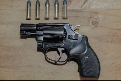 Próxima mi jubilación, me veo en la necesidad de vender mi revolver Smith & Wesson mod. 637. Calibre 01