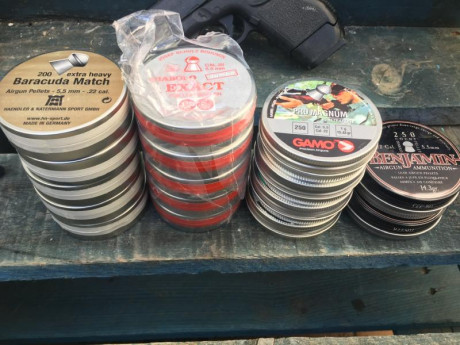 consta de :
5 latas jsb exact 
5 latas barracuda macht extra eavy 
4 latas gamo pro mágnum 
2 latas Benjamin 00