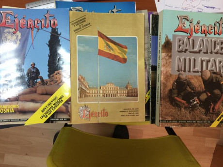 Revistas ejército años 90 y 80, 43 ejemplares 20 euros en lote 0,70 números sueltos, portes aparte están 02