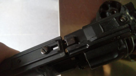 Hola, tengo una variante del famoso revólver Crosman  357 , es una versión pensada para el paintball adaptando 02