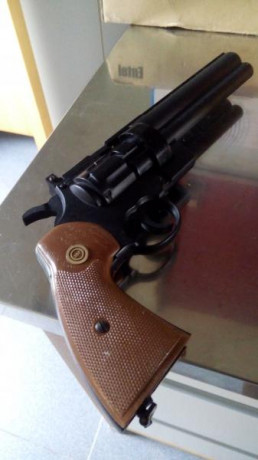 Hola, tengo una variante del famoso revólver Crosman  357 , es una versión pensada para el paintball adaptando 01