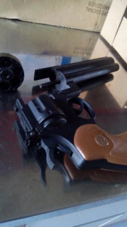 Hola, tengo una variante del famoso revólver Crosman  357 , es una versión pensada para el paintball adaptando 00