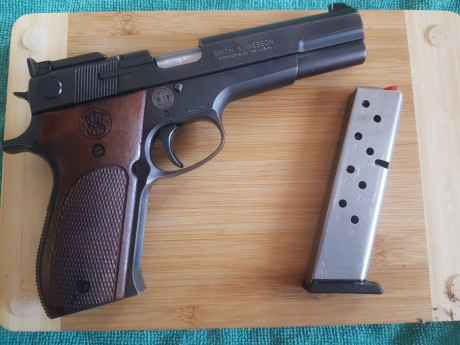Vendo pistola S&W MODELO 952 PERFORMANCE, 9 m/m Parabellun de 5 pulgadas con un cargador, guiada en 00