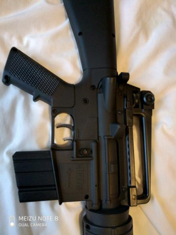 Carabina de nitropiston de calibre 4.5, cortita (101cms), tres meses de uso, correa portafusil, tornillería 12