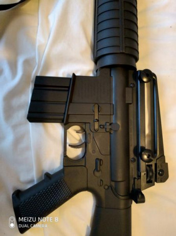 Carabina de nitropiston de calibre 4.5, cortita (101cms), tres meses de uso, correa portafusil, tornillería 11