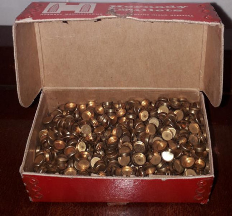 Buenas vendo conjunto para recarga del calibre .243 que incluye dies liman, puntas cobreadas y de plomo 00