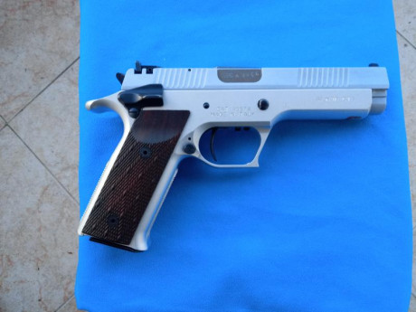 Buenas a todos.
Vendo Pardini GT9 en 5" en plata.
La pistola va con todo lo que trae de serie.
Dos 121