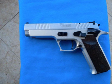 Buenas a todos.
Vendo Pardini GT9 en 5" en plata.
La pistola va con todo lo que trae de serie.
Dos 120