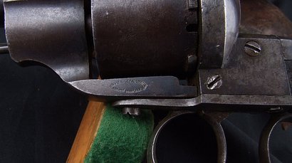 Hola, con el unico animo de engordar este foro, os pongo unas fotos de un revolver Lefucheaux, dice que 21