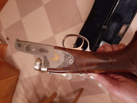 Vendo escopeta paralela  calibre 20/76 marca Zabala Anthea casi sin uso , de hecho aún cuesta abrirla. 21
