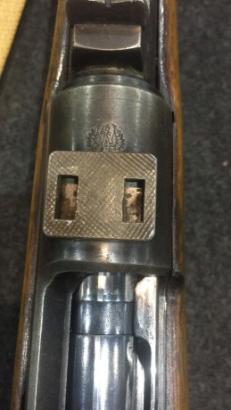 Hola a todos. 
Un conocido tiene un fusil, según el un K98, pero con ese marcaje que parece del ejército 00